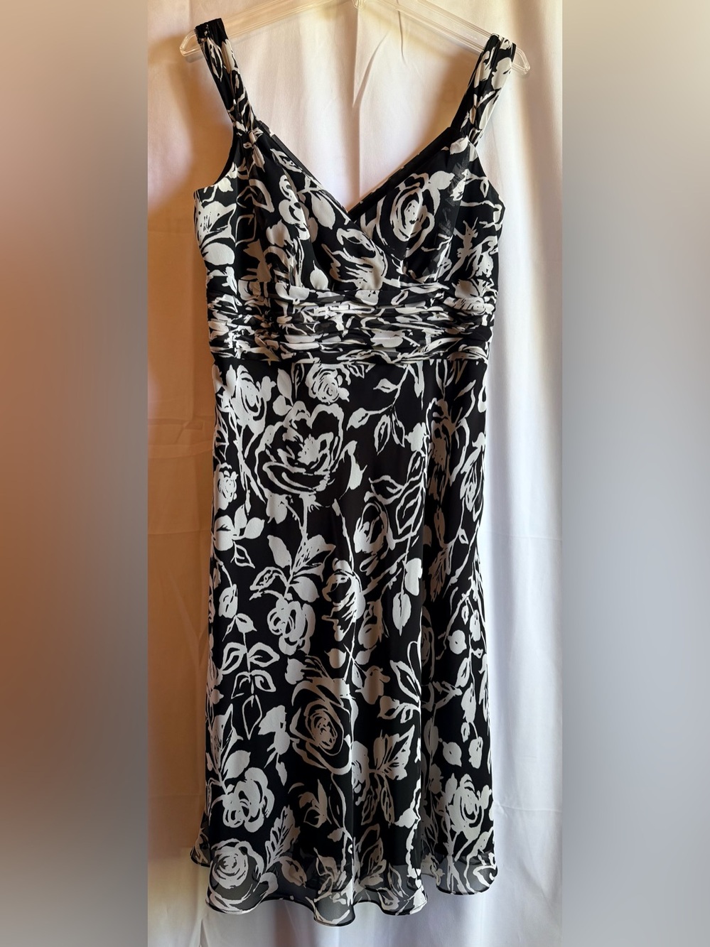 Ann Taylor Black and White Floral Sleeveless Dress Size 12 Petite
